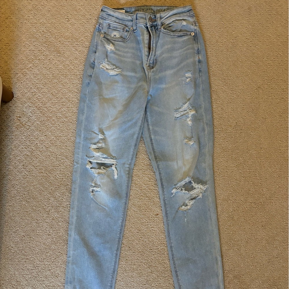 NWOT AE High Rise Mom Jeans - Picture 2 of 8